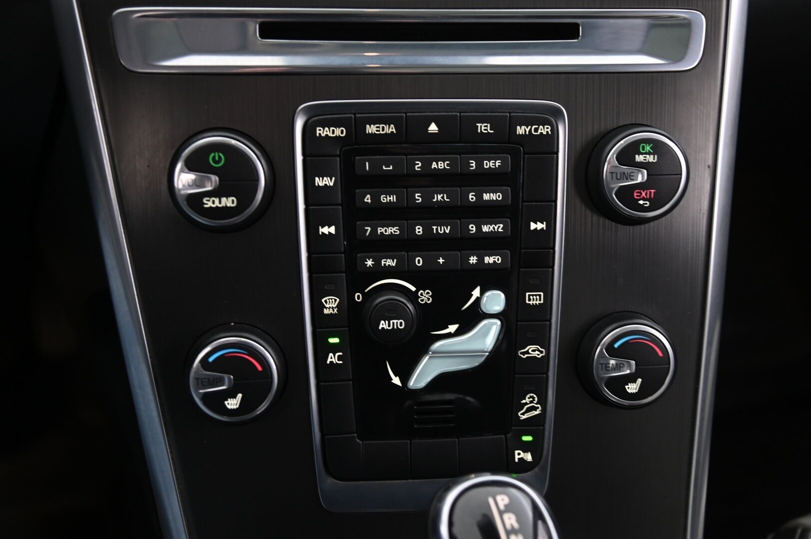 Volvo XC60 2014 D4 AWD Summum aut * Panorama / Keyless / Webasto / P.tutkat / Vaaleat nahat * -  2 Aluvanteet / Muistipenkki kuskille / Penkinlämmittimet takana