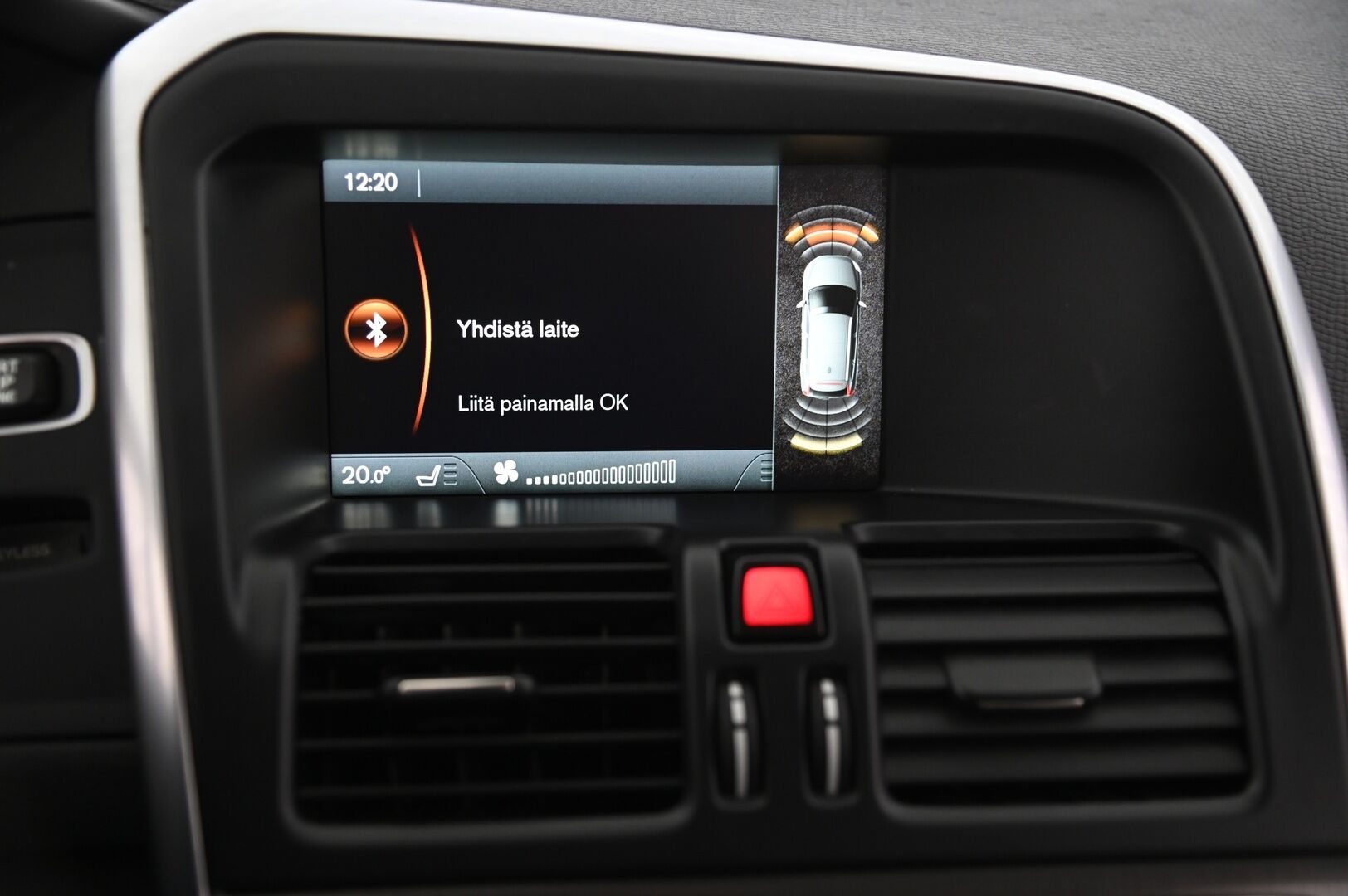 Volvo XC60 2014 D4 AWD Summum aut * Panorama / Keyless / Webasto / P.tutkat / Vaaleat nahat * -  2 Aluvanteet / Muistipenkki kuskille / Penkinlämmittimet takana