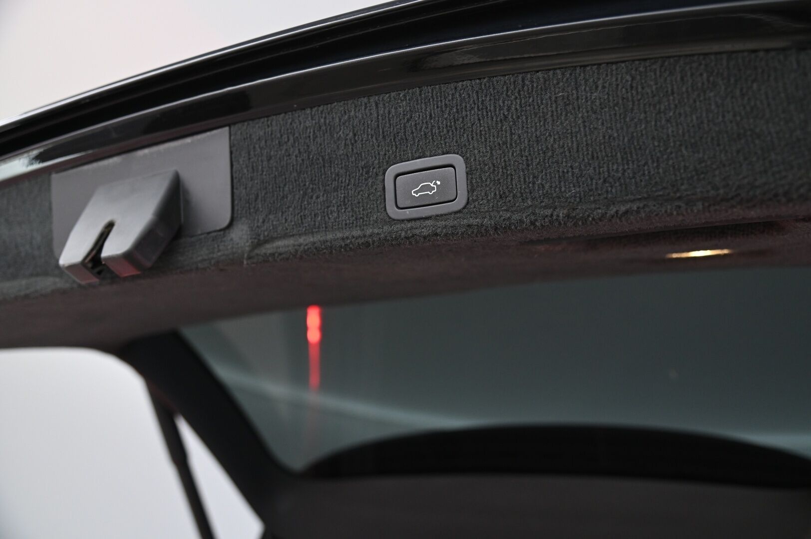 Volvo XC60 2014 D4 AWD Summum aut * Panorama / Keyless / Webasto / P.tutkat / Vaaleat nahat * - 2 Aluvanteet / Muistipenkki kuskille / Penkinlämmittimet takana - HULLUT AVAJAISHULINAT KORKOTARJOUS 3,29 %