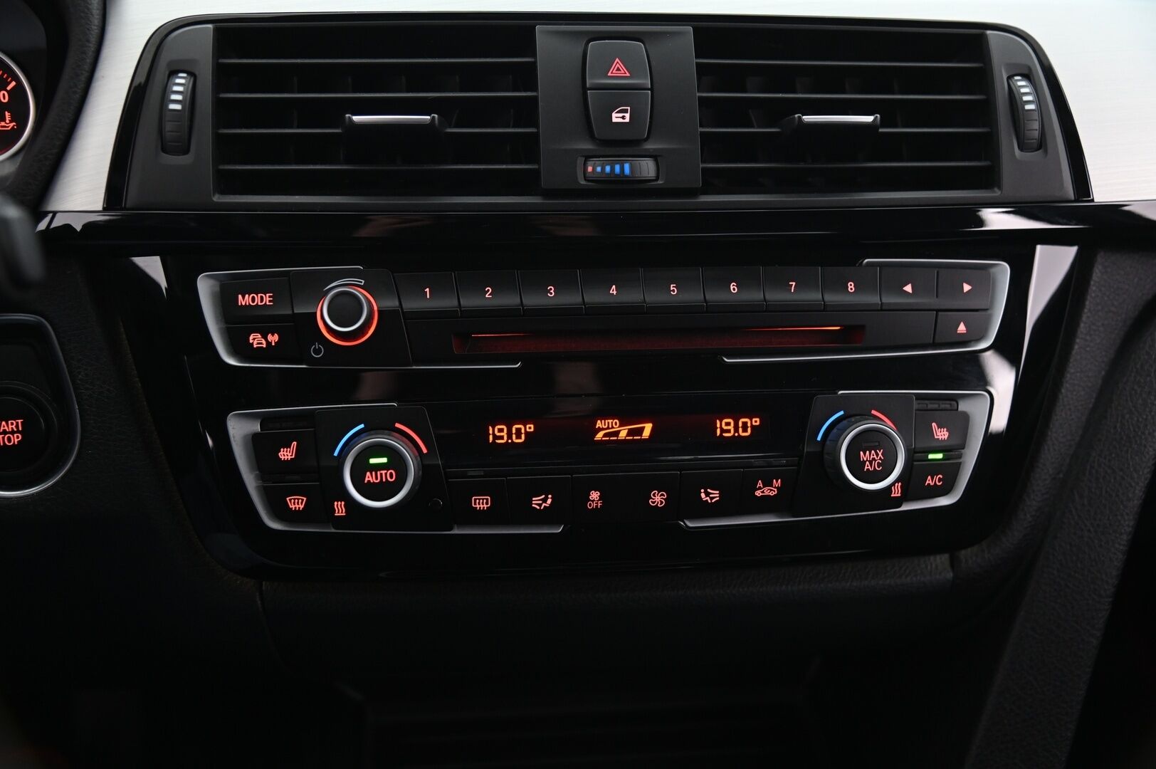 BMW 330 2016 F30 Sedan 330e A Business M-Sport*Adapt.vakkari / Hifit / Proff.navi / LED* - *2x renkaat&vanteet!*