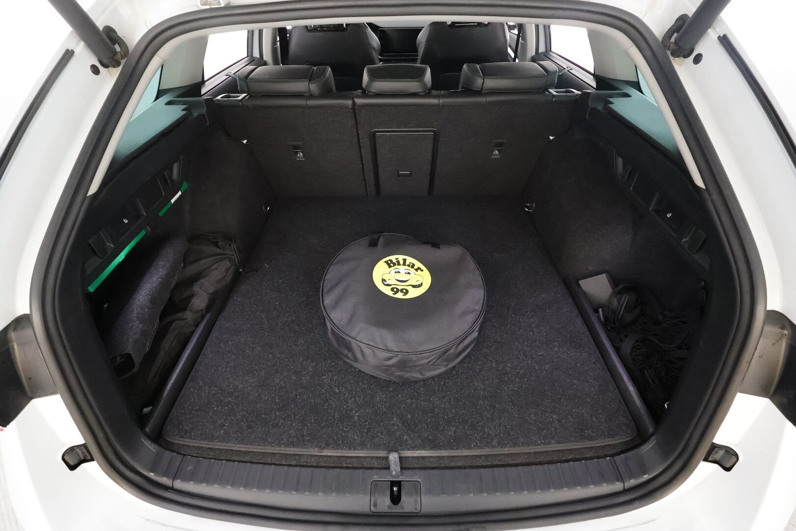 Skoda Octavia 2021 Combi 1,4 TSI PHEV Style iV DSG Autom. - | ACC | Webasto | Ilm. sähkönahat muistilla ja hieronnalla | Matrix | P.kamera | Travel Assist | Side Assist | Keyless | 1-om suomiauto | Merkkihuollettu |