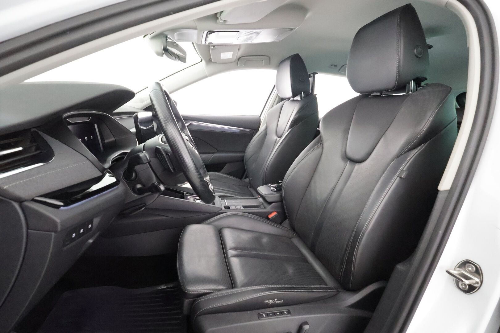 Skoda Octavia 2021 Combi 1,4 TSI PHEV Style iV DSG Autom. - | ACC | Webasto | Ilm. sähkönahat muistilla ja hieronnalla | Matrix | P.kamera | Travel Assist | Side Assist | Keyless | 1-om suomiauto | Merkkihuollettu |