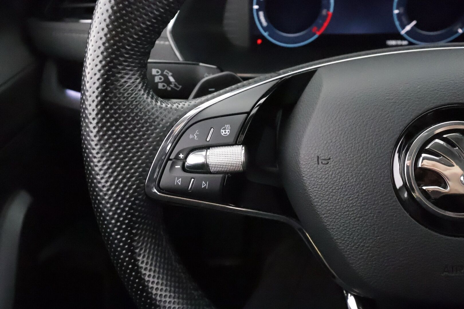 Skoda Octavia 2021 Combi 1,4 TSI PHEV Style iV DSG Autom. - | ACC | Webasto | Ilm. sähkönahat muistilla ja hieronnalla | Matrix | P.kamera | Travel Assist | Side Assist | Keyless | 1-om suomiauto | Merkkihuollettu |