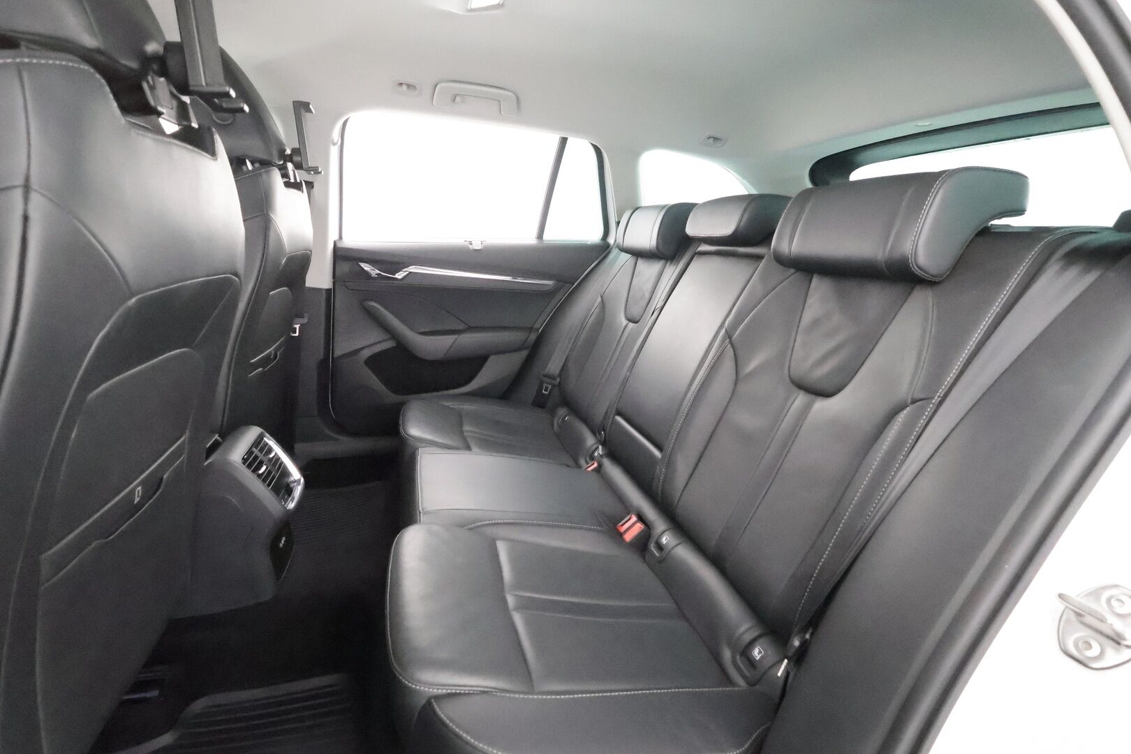 Skoda Octavia 2021 Combi 1,4 TSI PHEV Style iV DSG Autom. - | ACC | Webasto | Ilm. sähkönahat muistilla ja hieronnalla | Matrix | P.kamera | Travel Assist | Side Assist | Keyless | 1-om suomiauto | Merkkihuollettu |