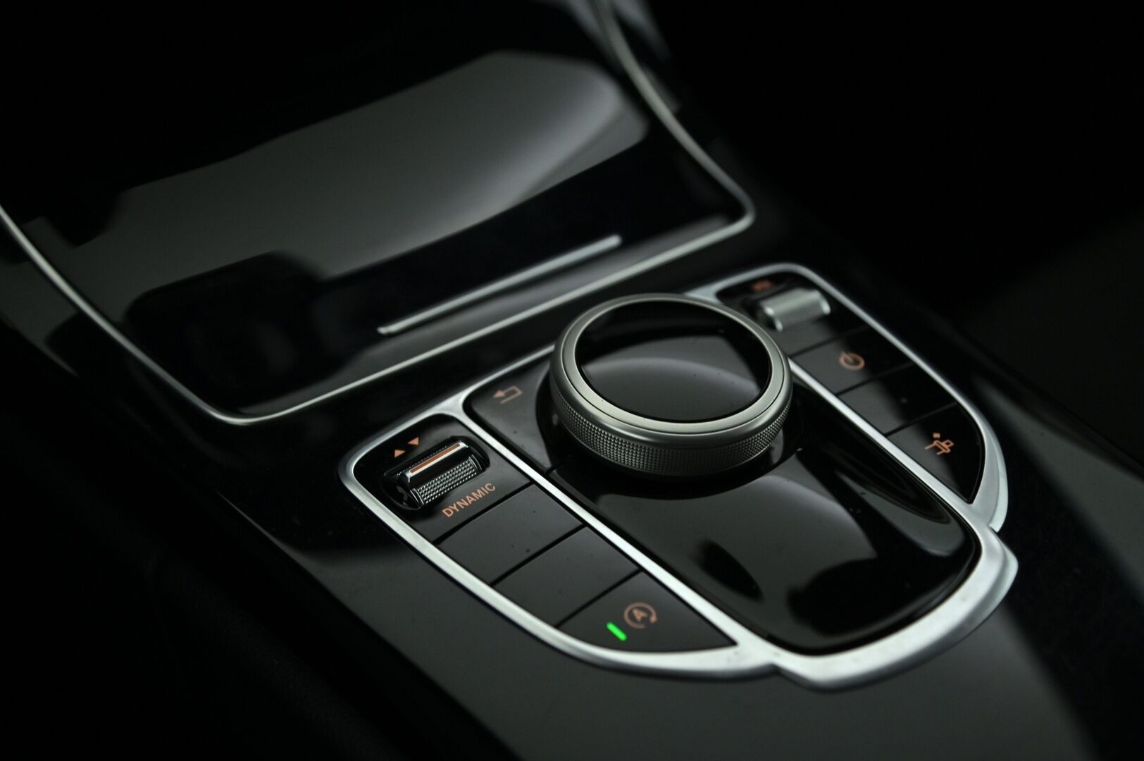 Mercedes-Benz C 2021 200 4MATIC Coupé A AMG *Suomi-auto / P.Kamera / Lohko / LED High Perfomance / CarPlay* - Sporttipenkit / Kahdet renkaat ja vanteet