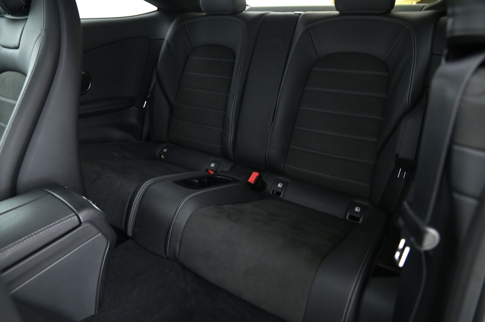 Mercedes-Benz C 2021 200 4MATIC Coupé A AMG *Suomi-auto / P.Kamera / Lohko / LED High Perfomance / CarPlay* - Sporttipenkit / Kahdet renkaat ja vanteet