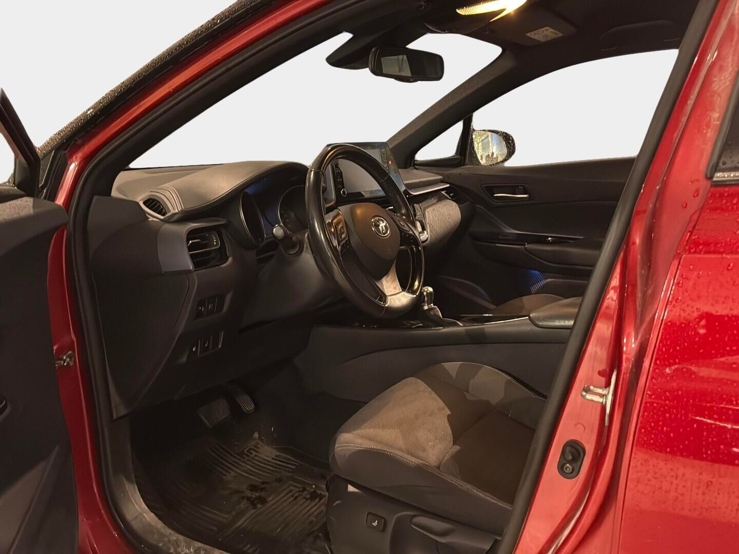 Toyota C-HR 2021 2,0 Hybrid Intense *ACC / Vetokoukku / Lohko+S.pistoke / P.Kamera* - Merkkihuollettu, hyvillä renkailla ja koukulla varustettu!