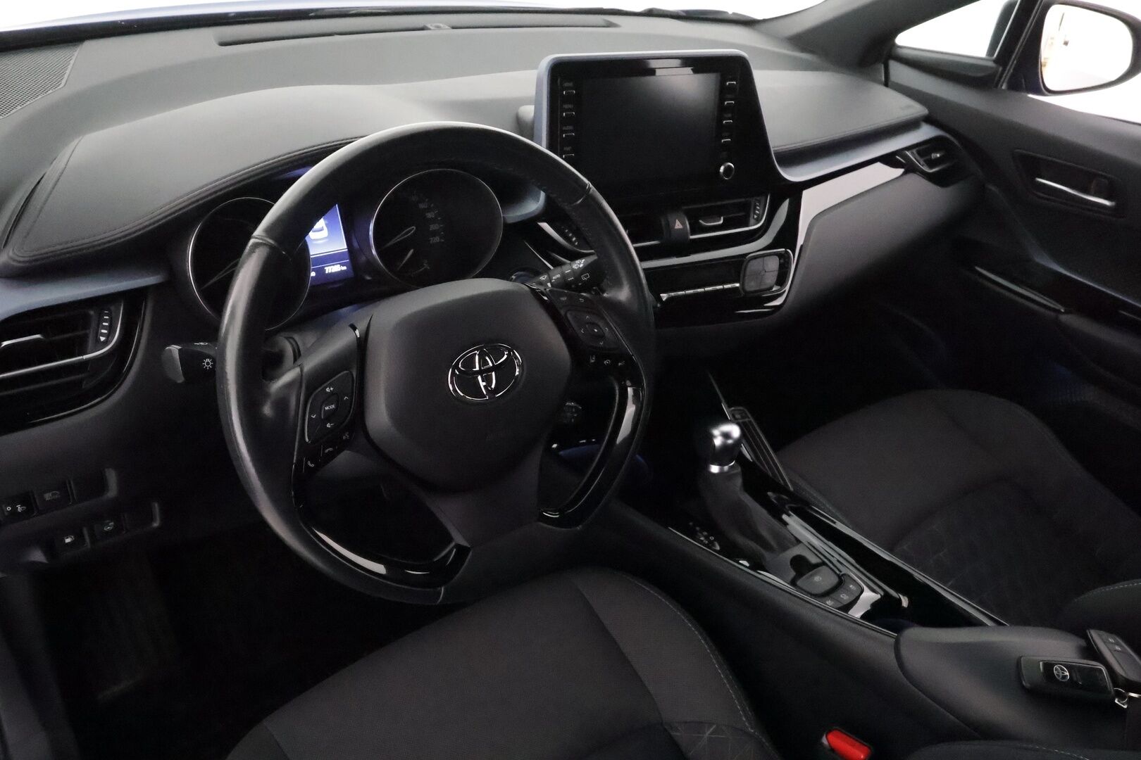 Toyota C-HR 2021 2,0 Hybrid Intense Business **1-om. Suomi auto / Adapt.vakkari / P.kamera / Lohkolämmitin / Apple&Android / Kaistavahti**