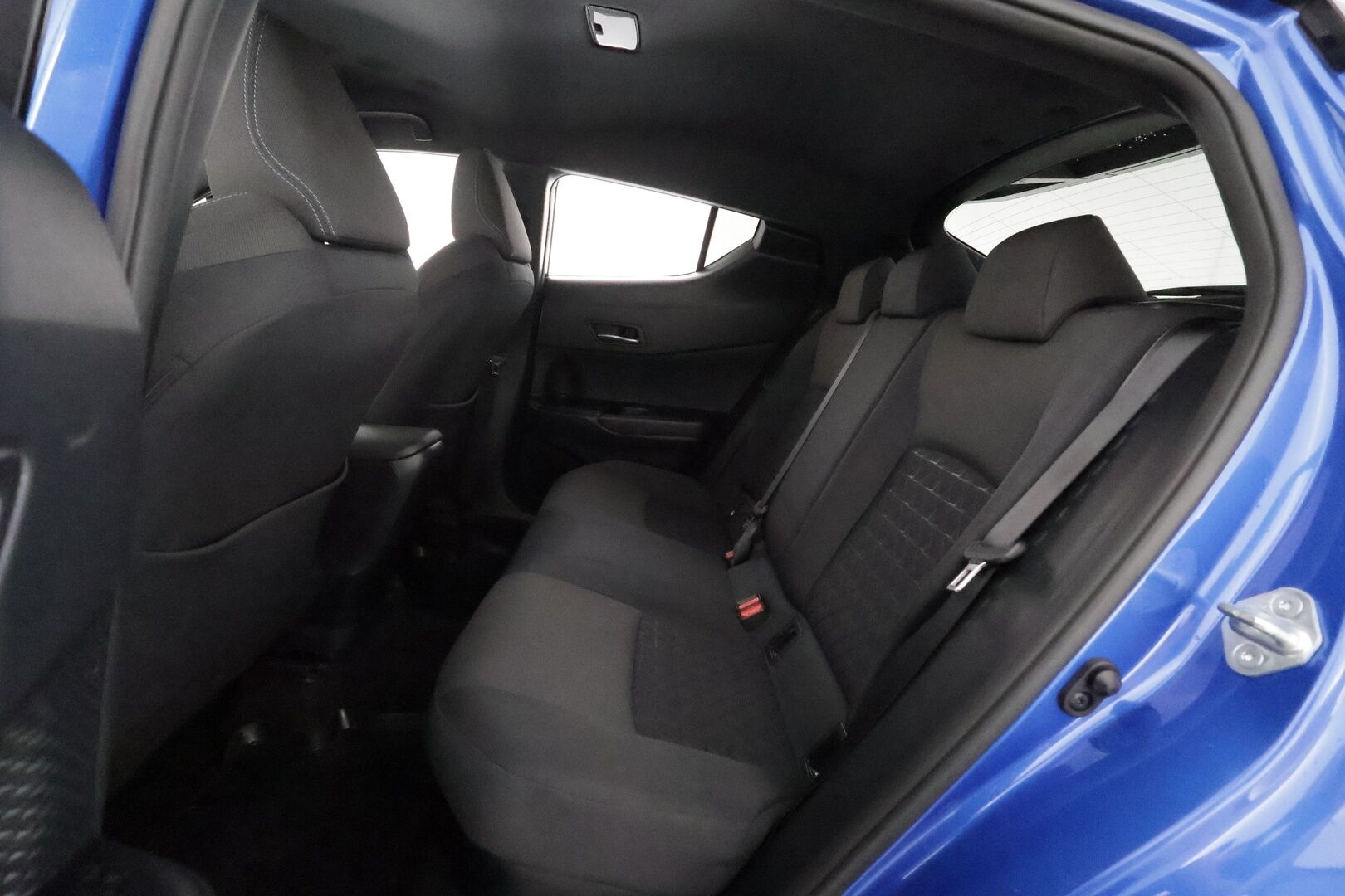Toyota C-HR 2021 2,0 Hybrid Intense Business **1-om. Suomi auto / Adapt.vakkari / P.kamera / Lohkolämmitin / Apple&Android / Kaistavahti**