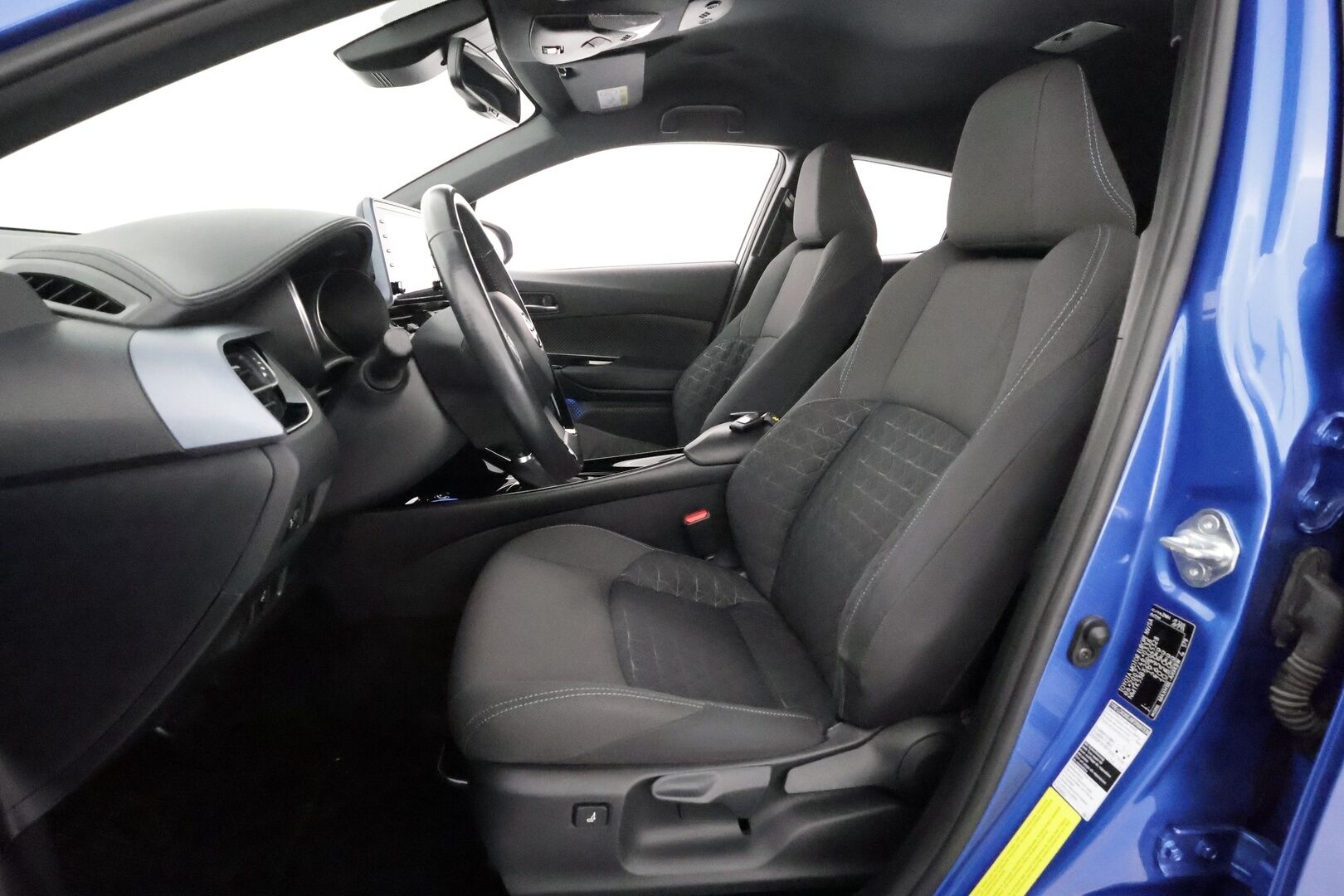 Toyota C-HR 2021 2,0 Hybrid Intense Business **1-om. Suomi auto / Adapt.vakkari / P.kamera / Lohkolämmitin / Apple&Android / Kaistavahti**