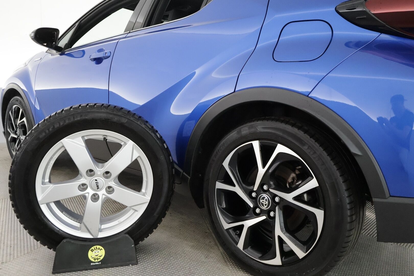 Toyota C-HR 2021 2,0 Hybrid Intense Business **1-om. Suomi auto / Adapt.vakkari / P.kamera / Lohkolämmitin / Apple&Android / Kaistavahti**