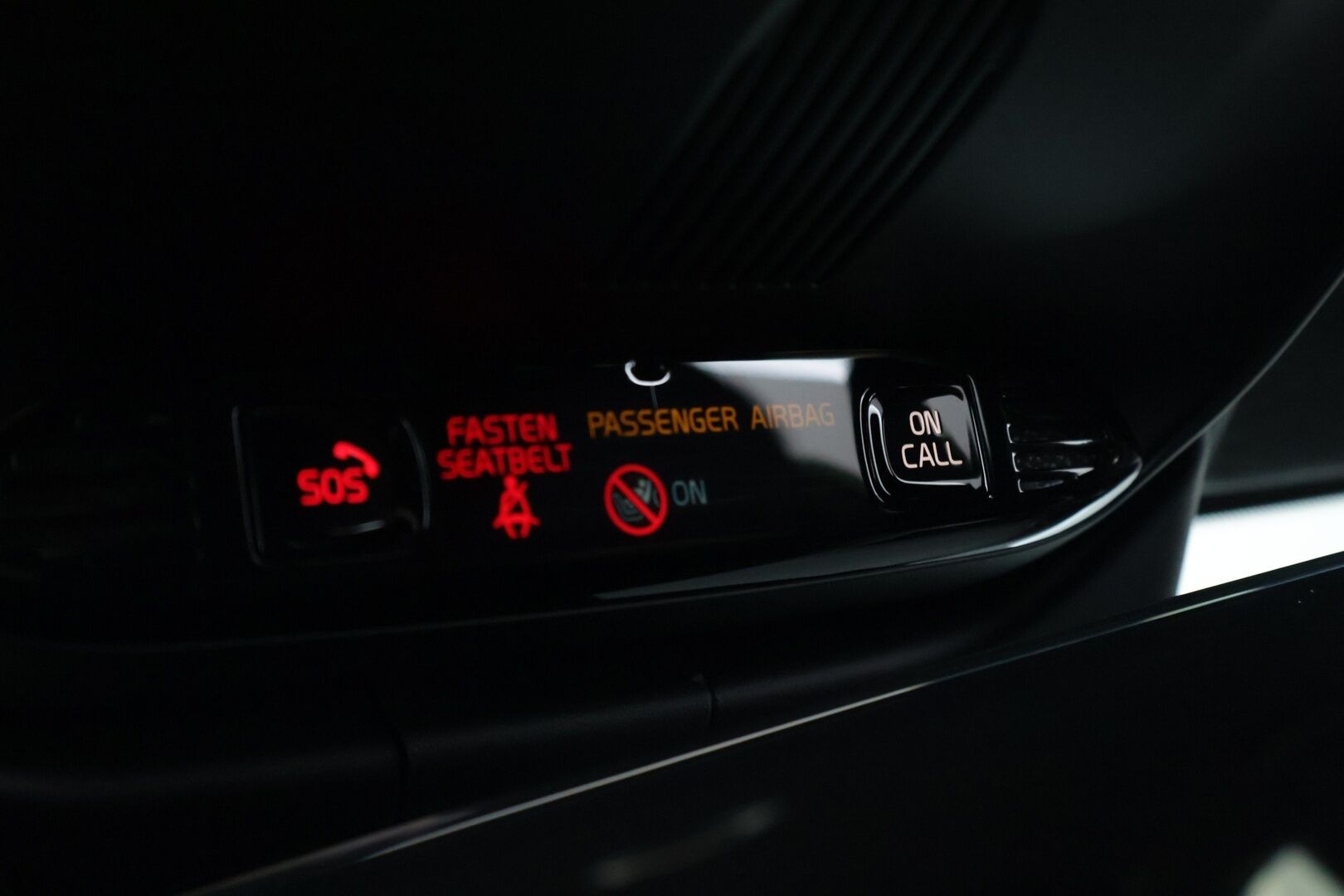 Volvo V60 2021 T8 TwE AWD Business R-Design aut ** ACC / Webasto / Bowers & Wilkins / BLIS / Digimittaristo / P-Kamera / LED / Muistipenkit* - 1.Om / Suomi-auto / Merkkihuollettu / 2 renkaat / Penkinlämmittimet edessä ja takana* - HULLUT JOULUT KORKOTARJOUS 2,49% 