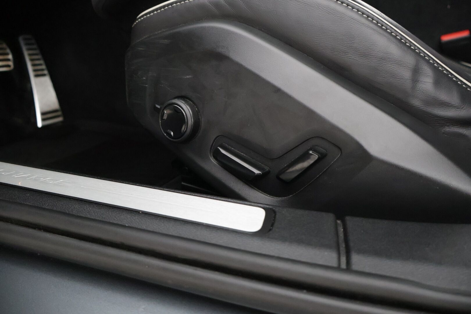 Volvo V60 2021 T8 TwE AWD Business R-Design aut ** ACC / Webasto / Bowers & Wilkins / BLIS / Digimittaristo / P-Kamera / LED / Muistipenkit* - 1.Om / Suomi-auto / Merkkihuollettu / 2 renkaat / Penkinlämmittimet edessä ja takana* - HULLUT JOULUT KORKOTARJOUS 2,49% 