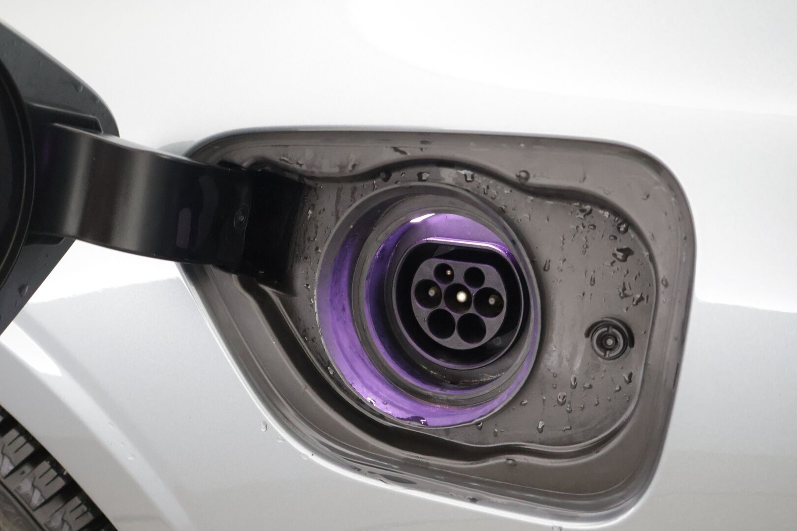 Volvo V60 2021 T8 TwE AWD Business R-Design aut ** ACC / Webasto / Bowers & Wilkins / BLIS / Digimittaristo / P-Kamera / LED / Muistipenkit* - 1.Om / Suomi-auto / Merkkihuollettu / 2 renkaat / Penkinlämmittimet edessä ja takana* - HULLUT JOULUT KORKOTARJOUS 2,49% 