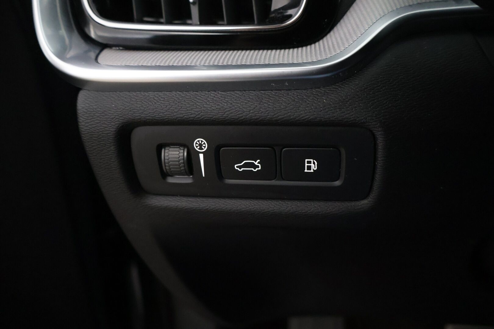 Volvo V60 2021 T8 TwE AWD Business R-Design aut ** ACC / Webasto / Bowers & Wilkins / BLIS / Digimittaristo / P-Kamera / LED / Muistipenkit* - 1.Om / Suomi-auto / Merkkihuollettu / 2 renkaat / Penkinlämmittimet edessä ja takana* - HULLUT JOULUT KORKOTARJOUS 2,49% 