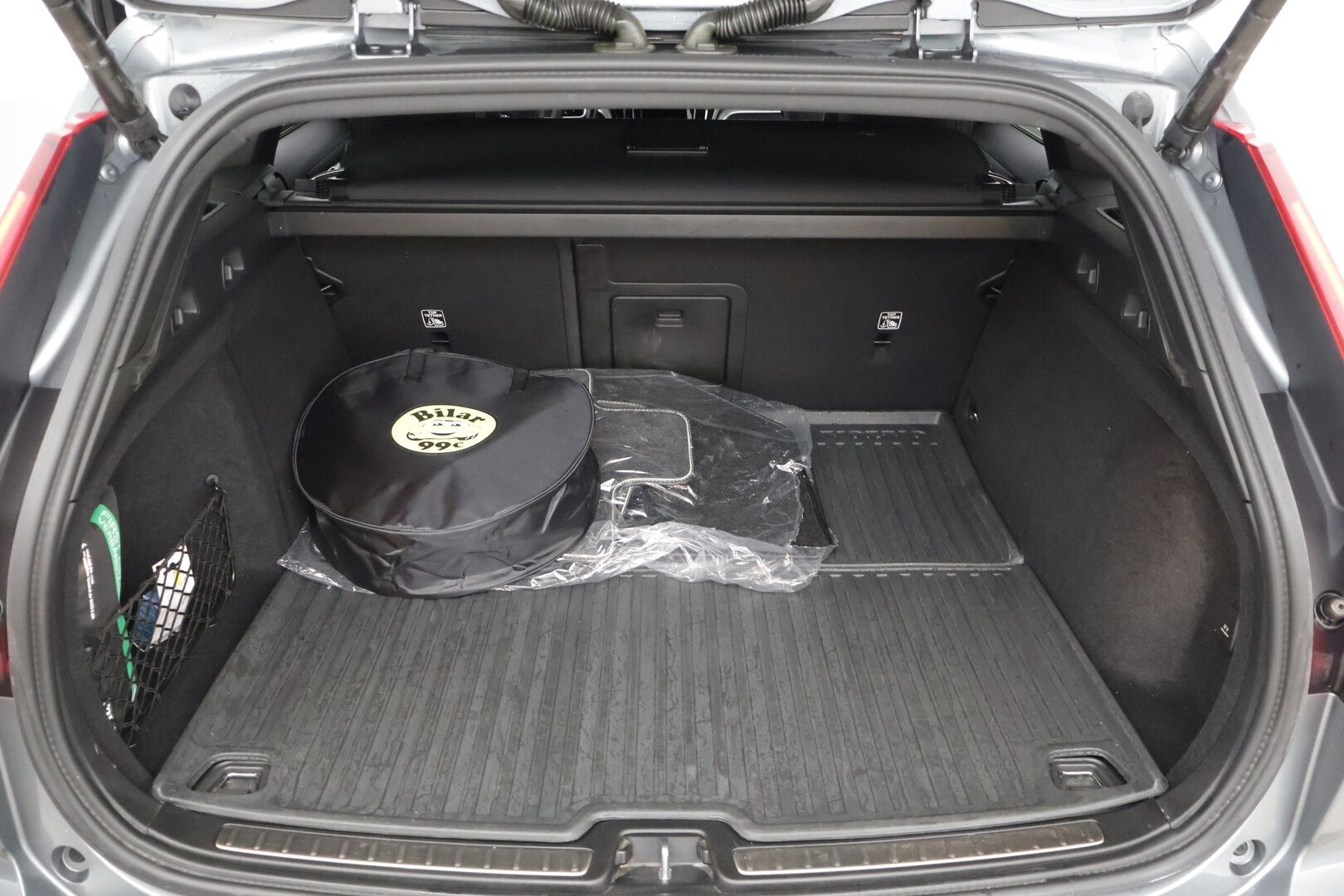 Volvo V60 2021 T8 TwE AWD Business R-Design aut ** ACC / Webasto / Bowers & Wilkins / BLIS / Digimittaristo / P-Kamera / LED / Muistipenkit* - 1.Om / Suomi-auto / Merkkihuollettu / 2 renkaat / Penkinlämmittimet edessä ja takana* - HULLUT JOULUT KORKOTARJOUS 2,49% 