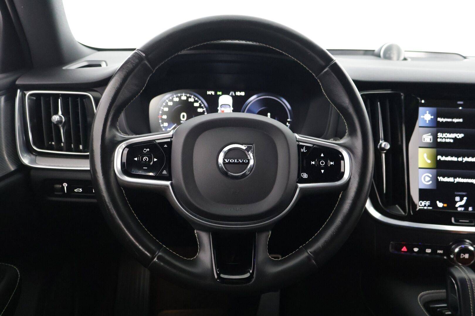 Volvo V60 2021 T8 TwE AWD Business R-Design aut ** ACC / Webasto / Bowers & Wilkins / BLIS / Digimittaristo / P-Kamera / LED / Muistipenkit* - 1.Om / Suomi-auto / Merkkihuollettu / 2 renkaat / Penkinlämmittimet edessä ja takana* - HULLUT JOULUT KORKOTARJOUS 2,49% 