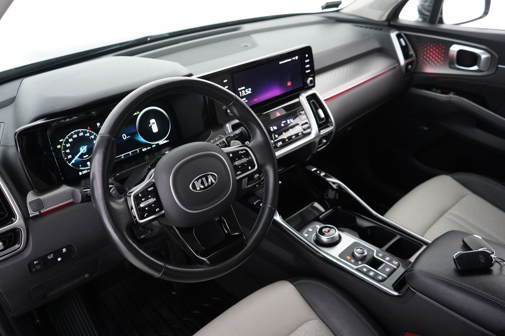 Kia Sorento 2021 1,6 T-GDI AWD Plug-in Hybrid Platinum - Webasto | Nahat | ACC | 360° Kamera | BOSE | Ambient | Suomi-auto | Kahdet renkaat OEM vanteilla | Viimeisin huolto 114tkm | Molemmat laturit