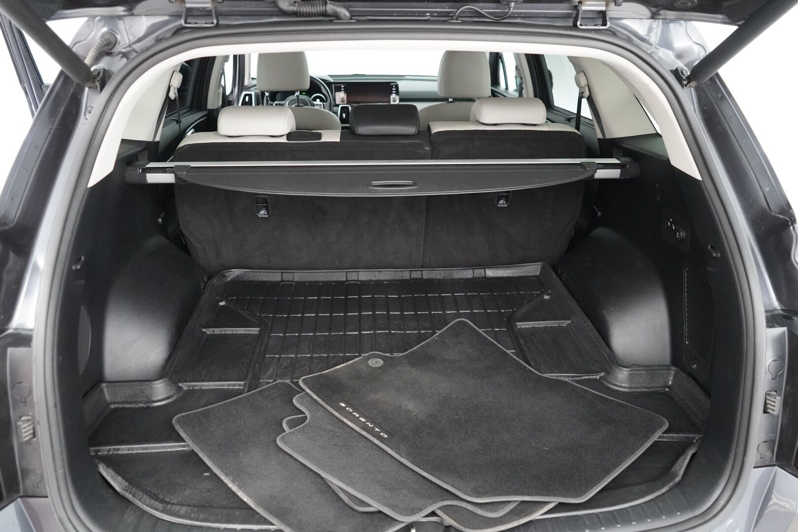 Kia Sorento 2021 1,6 T-GDI AWD Plug-in Hybrid Platinum - Webasto | Nahat | ACC | 360° Kamera | BOSE | Ambient | Suomi-auto | Kahdet renkaat OEM vanteilla | Viimeisin huolto 114tkm | Molemmat laturit