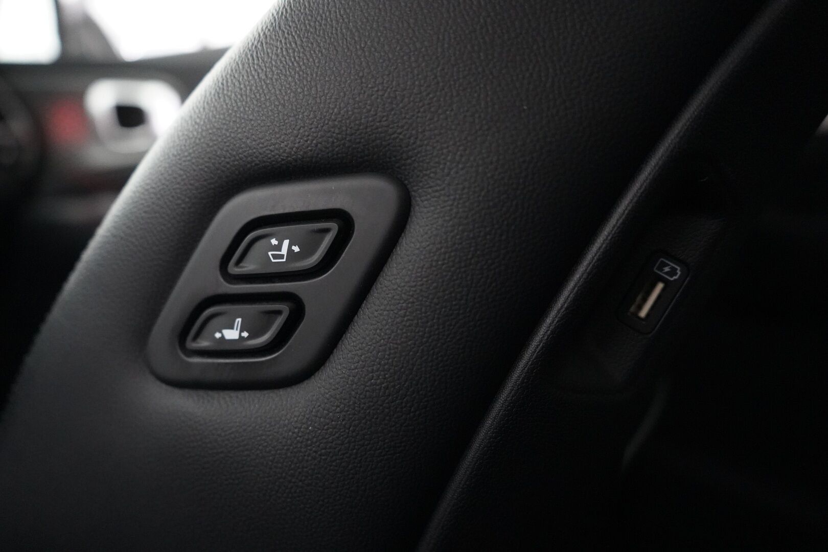 Kia Sorento 2021 1,6 T-GDI AWD Plug-in Hybrid Platinum - Webasto | Nahat | ACC | 360° Kamera | BOSE | Ambient | Suomi-auto | Kahdet renkaat OEM vanteilla | Viimeisin huolto 114tkm | Molemmat laturit