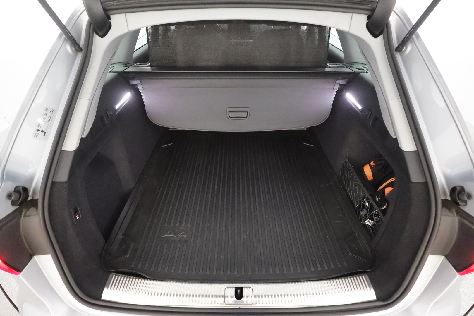 Audi A4 2021 Avant Business 35 TFSI 110kW MHEV S tronic - | Matrix-LED | Koukku | Webasto | Sporttipenkit | Sähköpenkit | P.kamera | 1-om. Suomi-auto | 