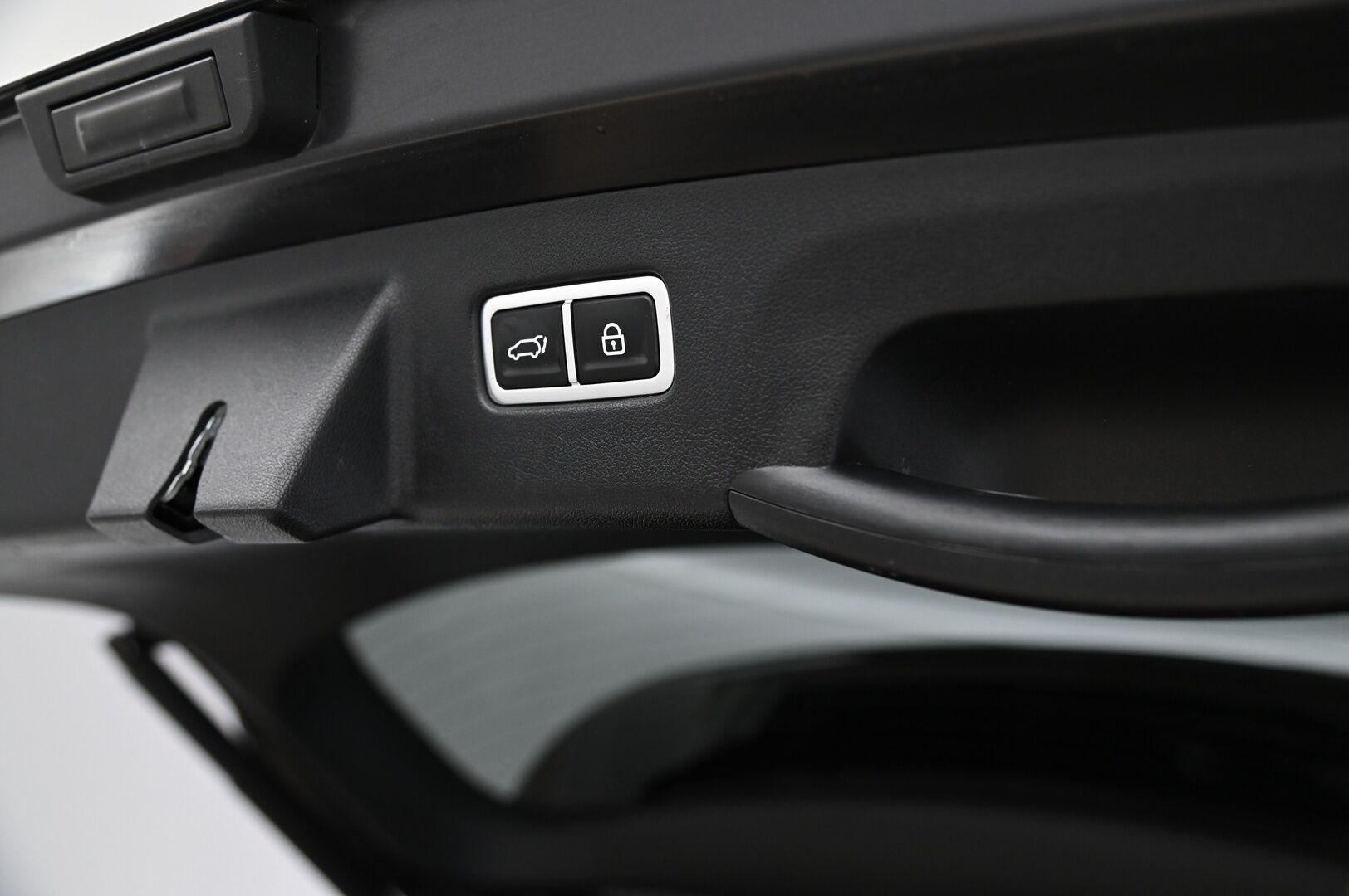 Kia Sorento 2021 1,6 T-GDI Plug-in Hybrid AWD Business Luxury AT 7P *Webasto / Panorama / Bose / 360 kamera / Vetokoukku* - 3,99 % KORKOTARJOUS TÄHÄN AUTOON - *Huippu varusteet / Näyttävä / Suomi-auto / Merkkiliikkeen huoltokirja / Hyvillä talvi ja kesärenkailla*