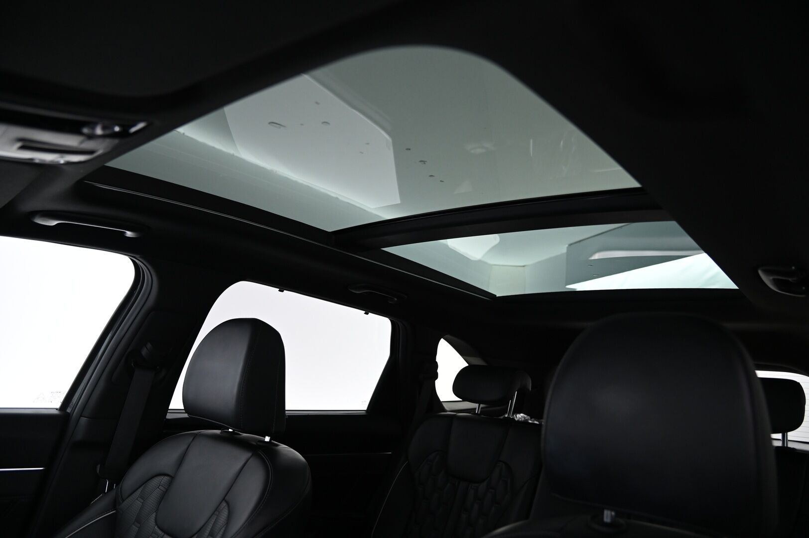 Kia Sorento 2021 1,6 T-GDI Plug-in Hybrid AWD Business Luxury AT 7P *Webasto / Panorama / Bose / 360 kamera / Vetokoukku* - 3,99 % KORKOTARJOUS TÄHÄN AUTOON - *Huippu varusteet / Näyttävä / Suomi-auto / Merkkiliikkeen huoltokirja / Hyvillä talvi ja kesärenkailla*