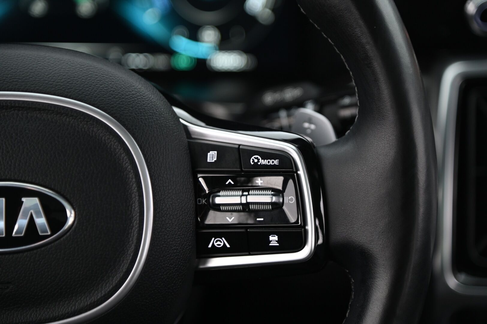 Kia Sorento 2021 1,6 T-GDI Plug-in Hybrid AWD Business Luxury AT 7P *Webasto / Panorama / Bose / 360 kamera / Vetokoukku* - 3,99 % KORKOTARJOUS TÄHÄN AUTOON - *Huippu varusteet / Näyttävä / Suomi-auto / Merkkiliikkeen huoltokirja / Hyvillä talvi ja kesärenkailla*