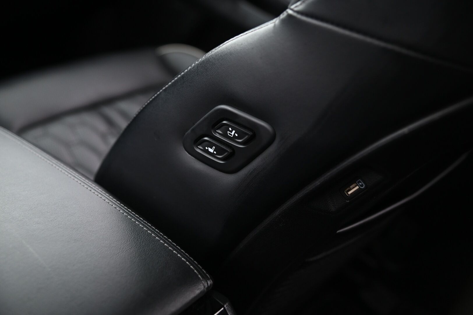Kia Sorento 2021 1,6 T-GDI Plug-in Hybrid AWD Business Luxury AT 7P *Webasto / Panorama / Bose / 360 kamera / Vetokoukku* - 3,99 % KORKOTARJOUS TÄHÄN AUTOON - *Huippu varusteet / Näyttävä / Suomi-auto / Merkkiliikkeen huoltokirja / Hyvillä talvi ja kesärenkailla*