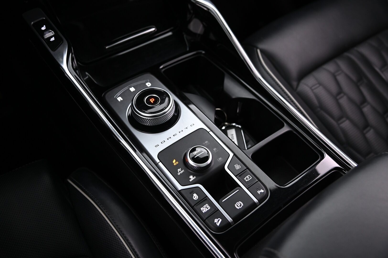 Kia Sorento 2021 1,6 T-GDI Plug-in Hybrid AWD Business Luxury AT 7P *Webasto / Panorama / Bose / 360 kamera / Vetokoukku* - 3,99 % KORKOTARJOUS TÄHÄN AUTOON - *Huippu varusteet / Näyttävä / Suomi-auto / Merkkiliikkeen huoltokirja / Hyvillä talvi ja kesärenkailla*