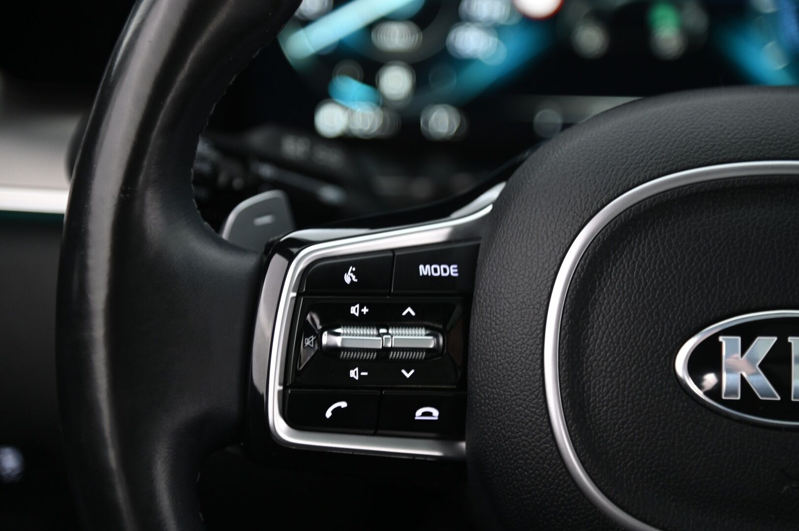 Kia Sorento 2021 1,6 T-GDI Plug-in Hybrid AWD Business Luxury AT 7P *Webasto / Panorama / Bose / 360 kamera / Vetokoukku* - 3,99 % KORKOTARJOUS TÄHÄN AUTOON - *Huippu varusteet / Näyttävä / Suomi-auto / Merkkiliikkeen huoltokirja / Hyvillä talvi ja kesärenkailla*