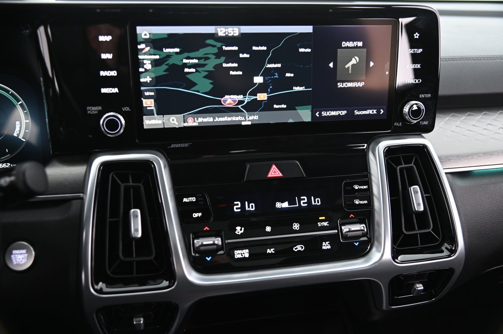Kia Sorento 2021 1,6 T-GDI Plug-in Hybrid AWD Business Luxury AT 7P *Webasto / Panorama / Bose / 360 kamera / Vetokoukku* - 3,99 % KORKOTARJOUS TÄHÄN AUTOON - *Huippu varusteet / Näyttävä / Suomi-auto / Merkkiliikkeen huoltokirja / Hyvillä talvi ja kesärenkailla*