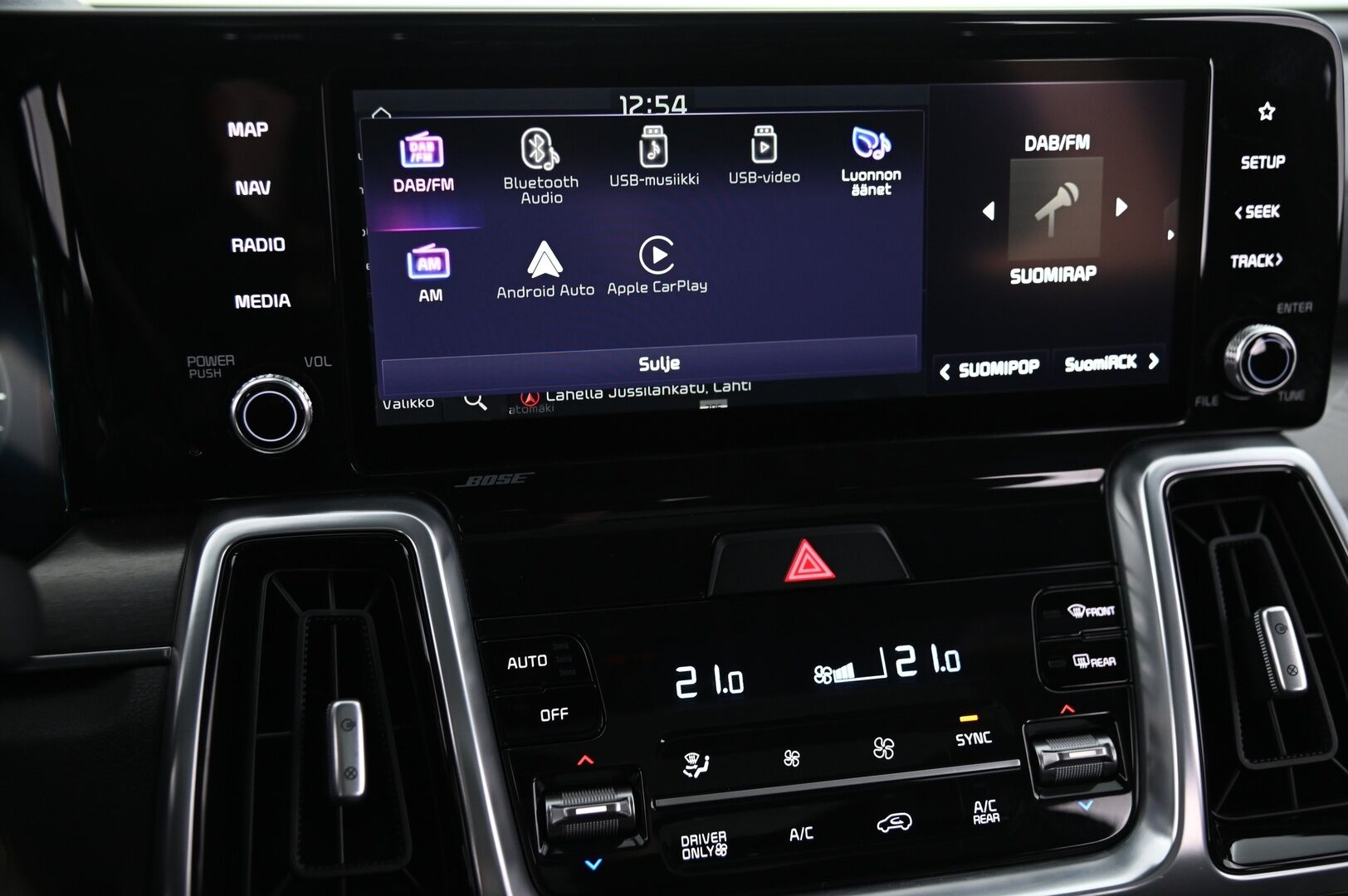 Kia Sorento 2021 1,6 T-GDI Plug-in Hybrid AWD Business Luxury AT 7P *Webasto / Panorama / Bose / 360 kamera / Vetokoukku* - 3,99 % KORKOTARJOUS TÄHÄN AUTOON - *Huippu varusteet / Näyttävä / Suomi-auto / Merkkiliikkeen huoltokirja / Hyvillä talvi ja kesärenkailla*