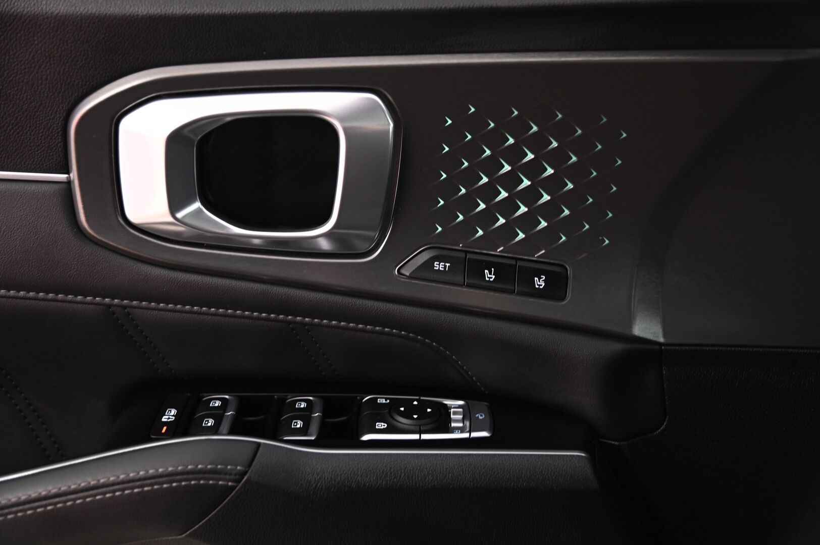 Kia Sorento 2021 1,6 T-GDI Plug-in Hybrid AWD Business Luxury AT 7P *Webasto / Panorama / Bose / 360 kamera / Vetokoukku* - 3,99 % KORKOTARJOUS TÄHÄN AUTOON - *Huippu varusteet / Näyttävä / Suomi-auto / Merkkiliikkeen huoltokirja / Hyvillä talvi ja kesärenkailla*