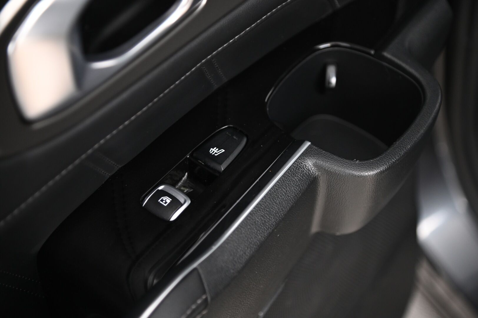 Kia Sorento 2021 1,6 T-GDI Plug-in Hybrid AWD Business Luxury AT 7P *Webasto / Panorama / Bose / 360 kamera / Vetokoukku* - 3,99 % KORKOTARJOUS TÄHÄN AUTOON - *Huippu varusteet / Näyttävä / Suomi-auto / Merkkiliikkeen huoltokirja / Hyvillä talvi ja kesärenkailla*