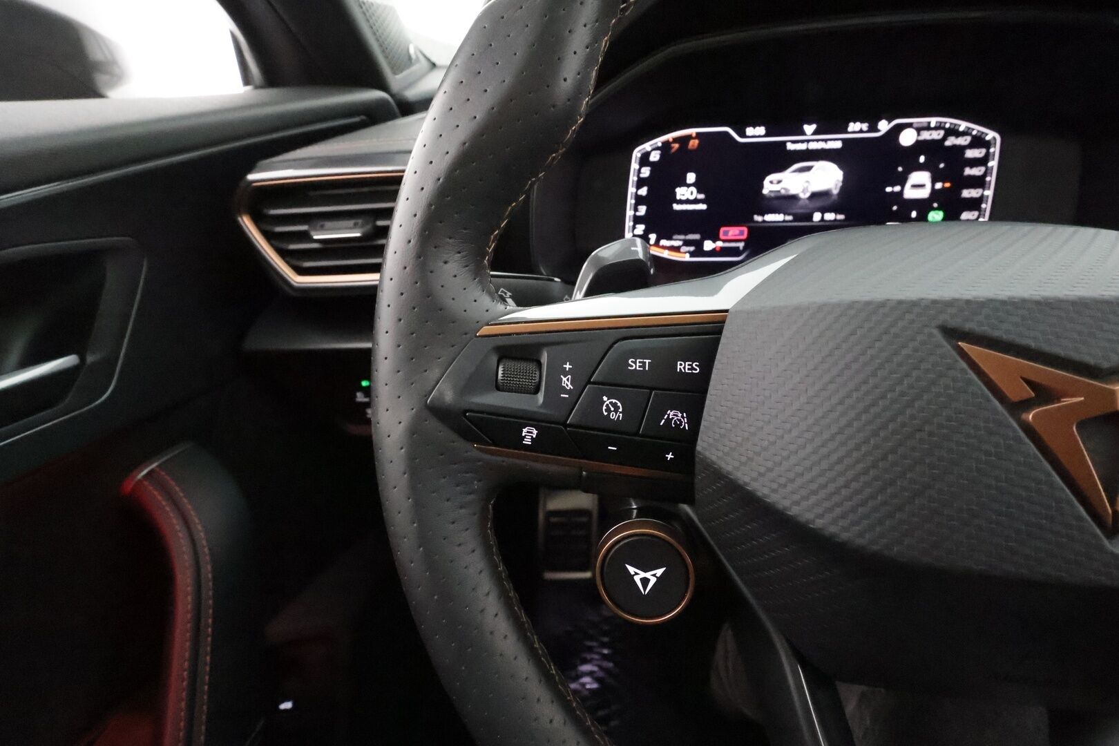 Cupra Formentor 2021 VZ 2,0 TSI 228 kW 4Drive DSG * Muistipenkki / ACC / LED / P.Kamera / Puolinahat / Kaistavahti / Navi / Keyless * - Suomi-auto / Kahdet renkaat aluvanteilla / Merkkihuollot - HULLUT AVAJAISHULINAT KORKOTARJOUS 3,29 %