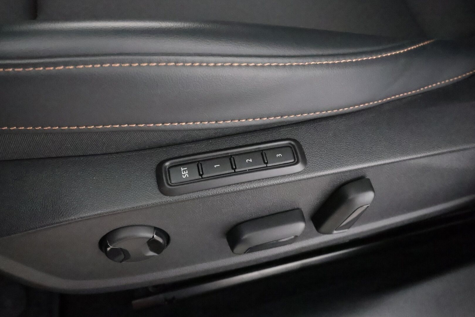 Cupra Formentor 2021 VZ 2,0 TSI 228 kW 4Drive DSG * Muistipenkki / ACC / LED / P.Kamera / Puolinahat / Kaistavahti / Navi / Keyless * - Suomi-auto / Kahdet renkaat aluvanteilla / Merkkihuollot - HULLUT AVAJAISHULINAT KORKOTARJOUS 3,29 %