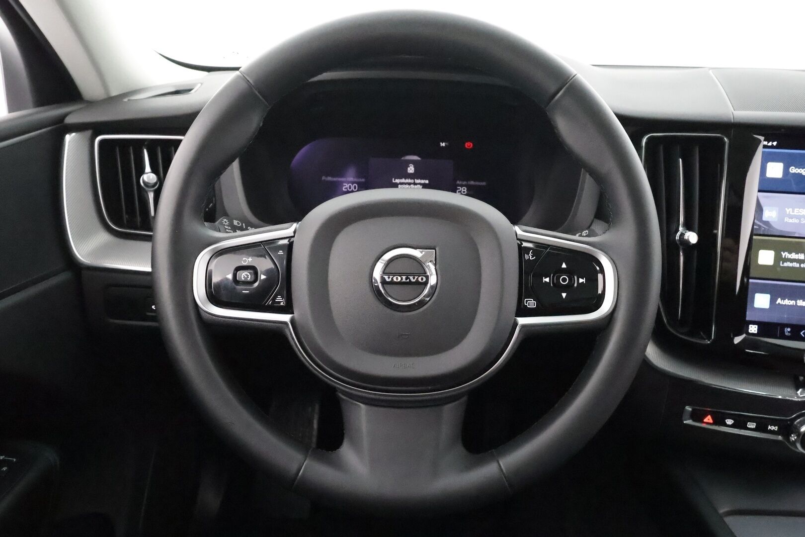 Volvo XC60 2023 T8 AWD Long Range High Performance Plus Bright aut * ACC / Panorama / Koukku / Muistipenkit / Webasto / Full LED * - Facelift / 1.Om Suomi-auto / Akku kuntotarkastettu / Kahdet renkaat aluvanteilla