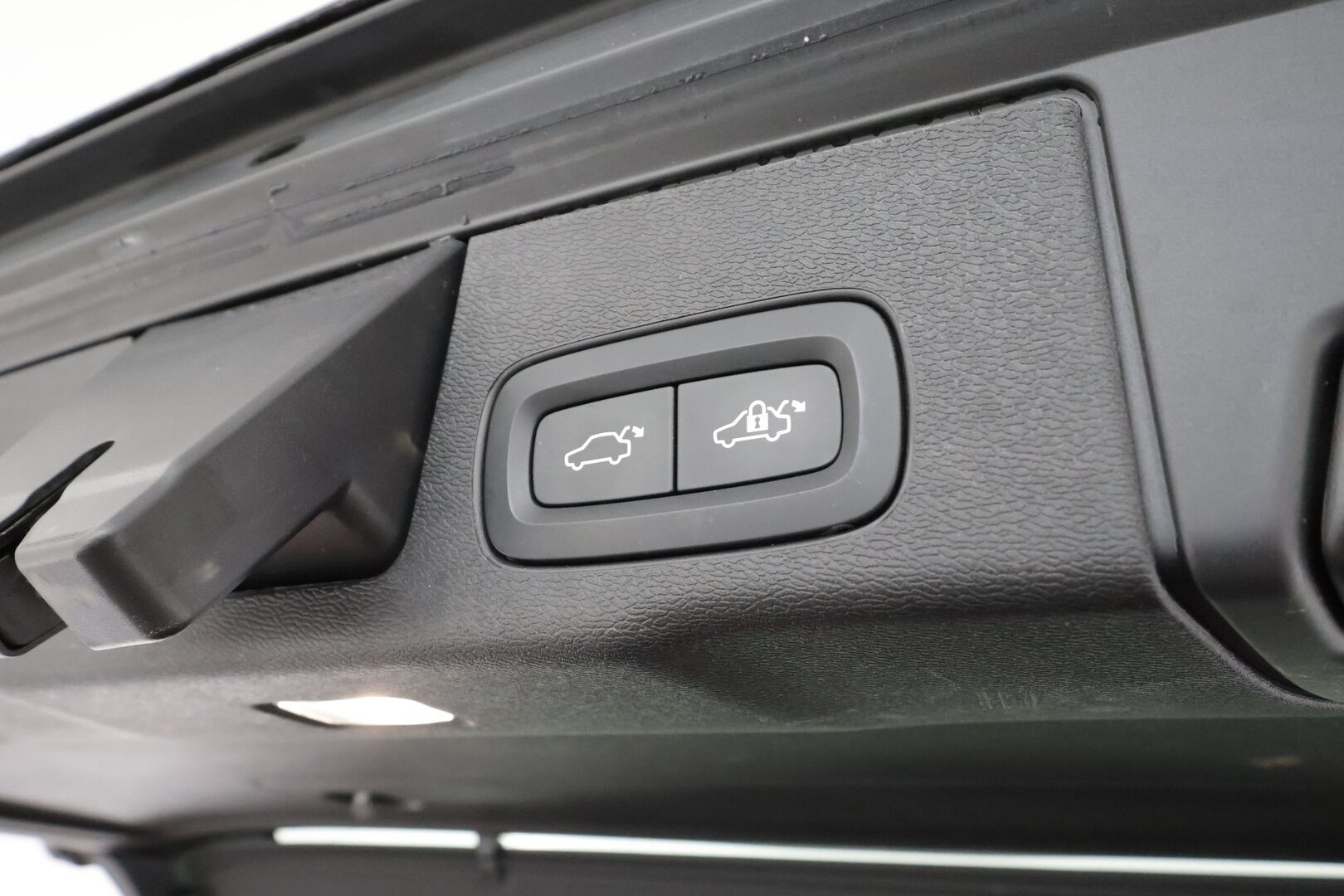 Volvo XC60 2023 T8 AWD Long Range High Performance Plus Bright aut * ACC / Panorama / Koukku / Muistipenkit / Webasto / Full LED * - Facelift / 1.Om Suomi-auto / Akku kuntotarkastettu / Kahdet renkaat aluvanteilla