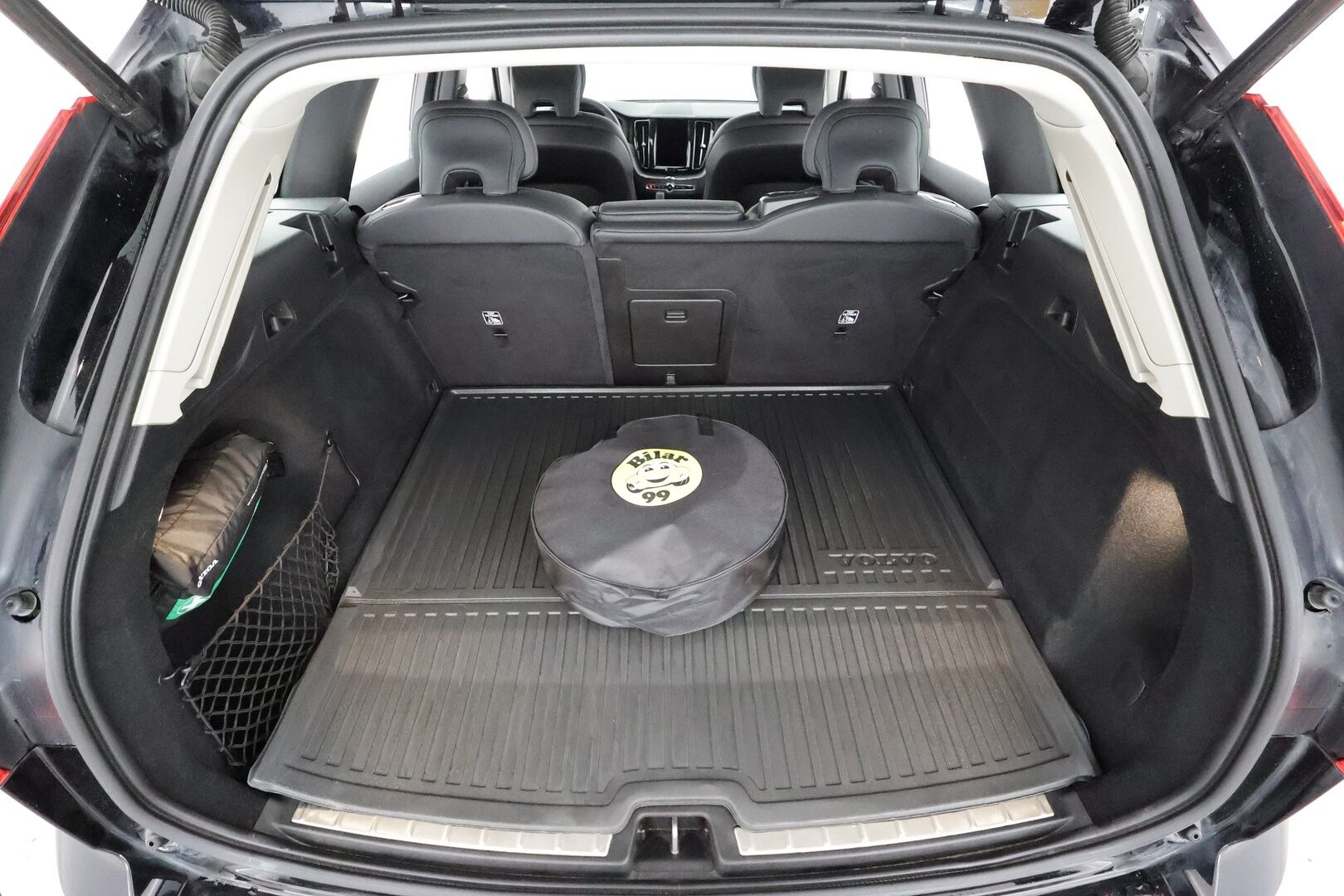 Volvo XC60 2023 T8 AWD Long Range High Performance Plus Bright aut * ACC / Panorama / Koukku / Muistipenkit / Webasto / Full LED * - Facelift / 1.Om Suomi-auto / Akku kuntotarkastettu / Kahdet renkaat aluvanteilla