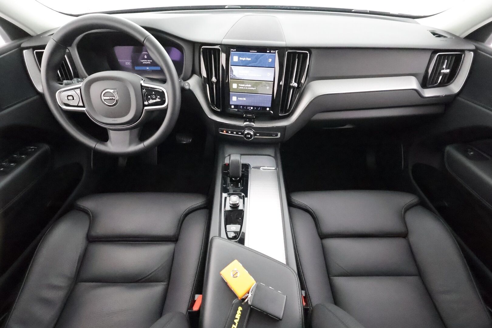 Volvo XC60 2023 T8 AWD Long Range High Performance Plus Bright aut * ACC / Panorama / Koukku / Muistipenkit / Webasto / Full LED * - Facelift / 1.Om Suomi-auto / Akku kuntotarkastettu / Kahdet renkaat aluvanteilla