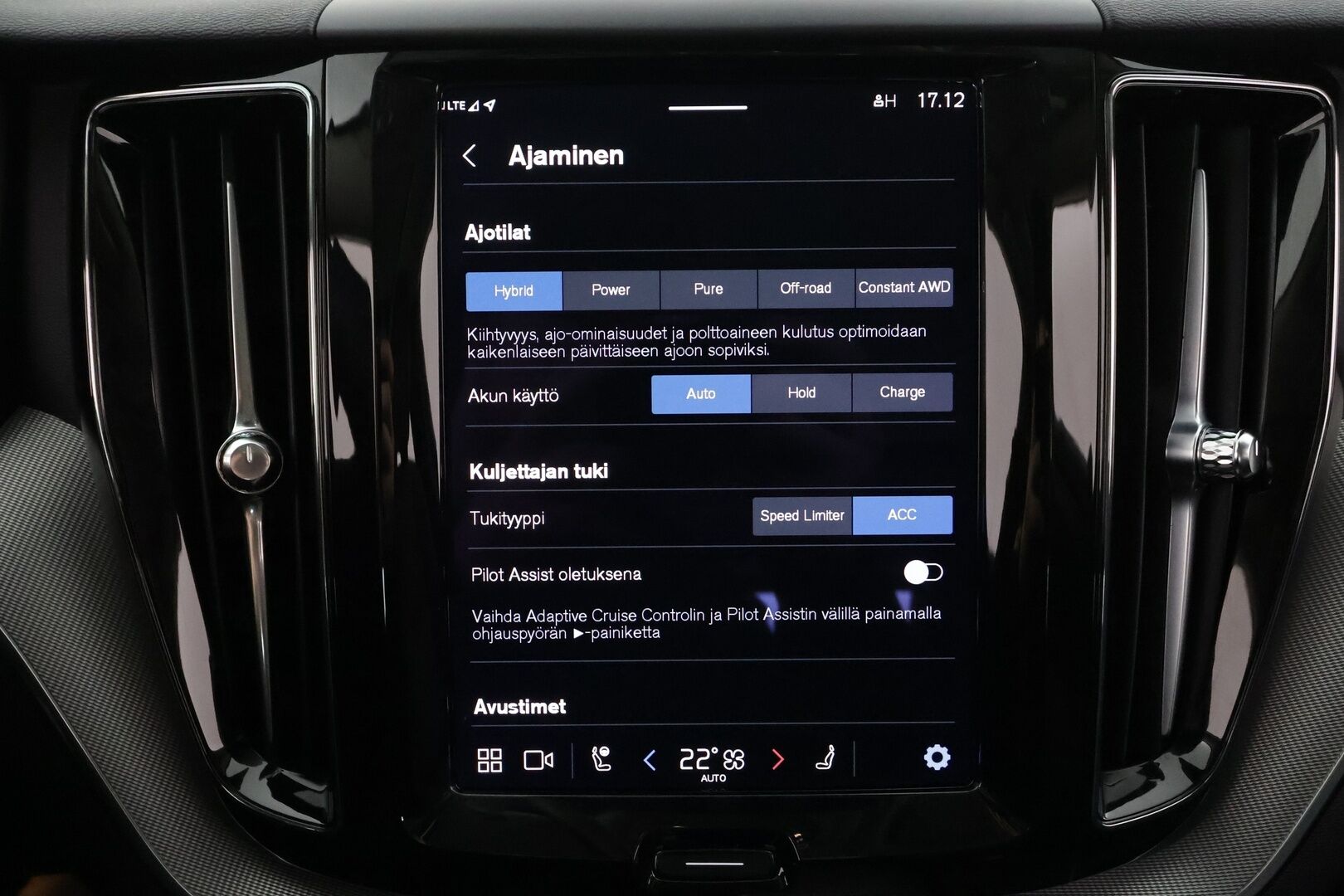 Volvo XC60 2023 T8 AWD Long Range High Performance Plus Bright aut * ACC / Panorama / Koukku / Muistipenkit / Webasto / Full LED * - Facelift / 1.Om Suomi-auto / Akku kuntotarkastettu / Kahdet renkaat aluvanteilla