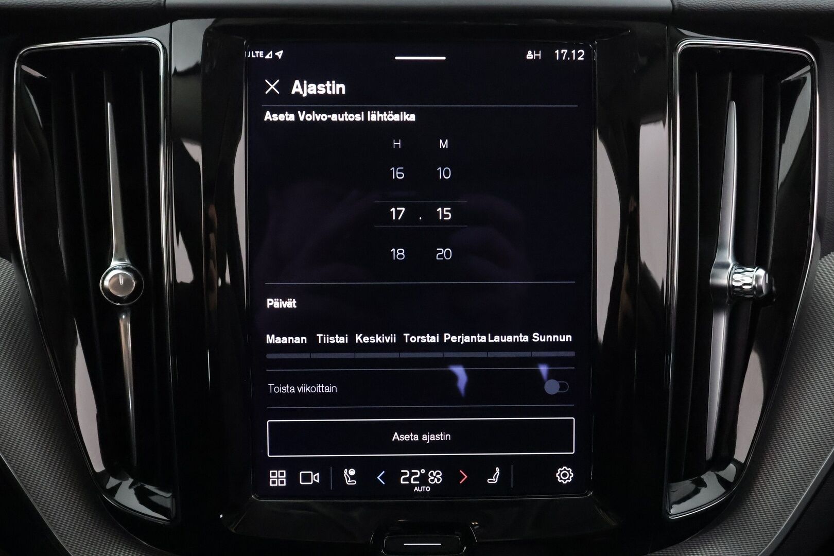 Volvo XC60 2023 T8 AWD Long Range High Performance Plus Bright aut * ACC / Panorama / Koukku / Muistipenkit / Webasto / Full LED * - Facelift / 1.Om Suomi-auto / Akku kuntotarkastettu / Kahdet renkaat aluvanteilla