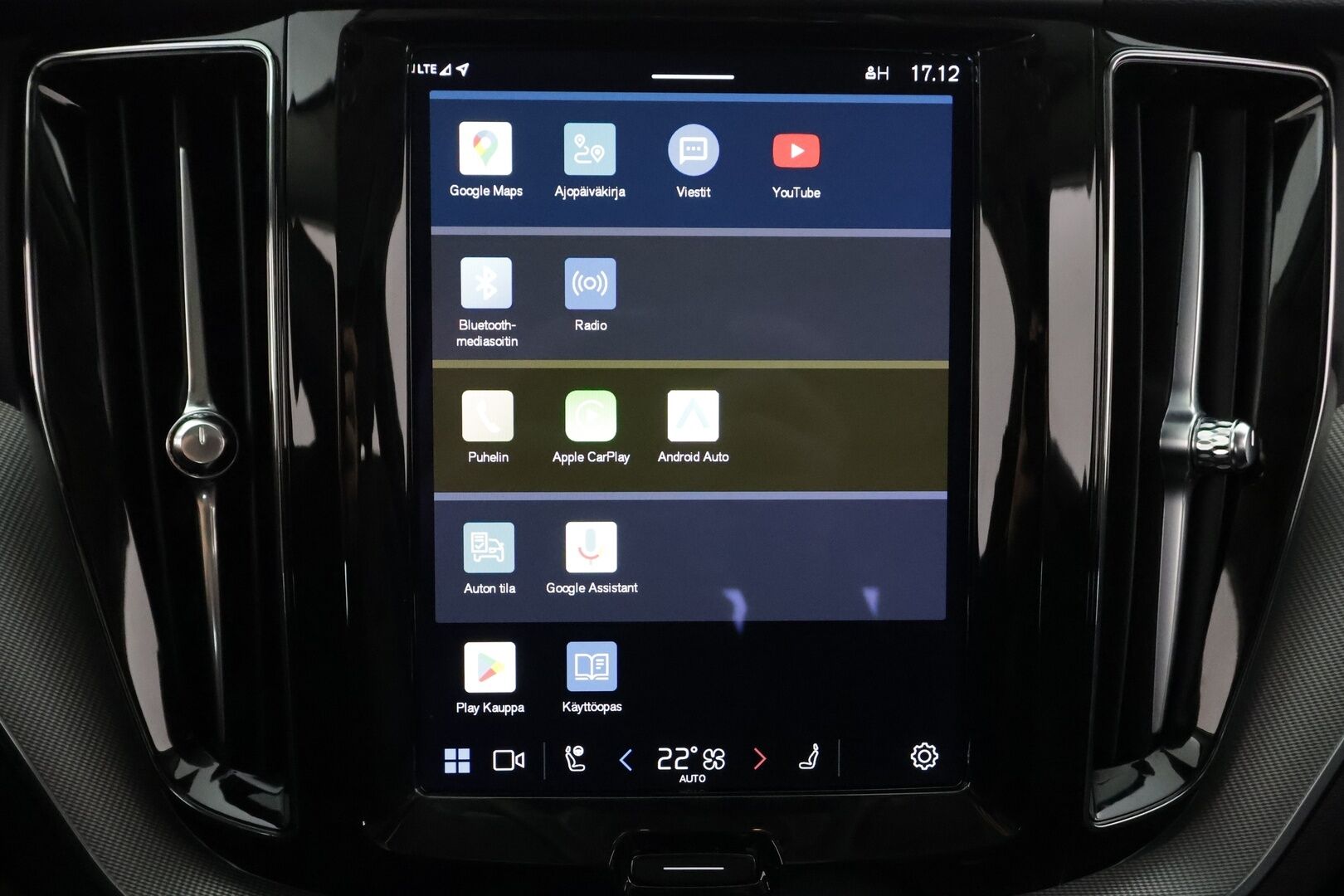 Volvo XC60 2023 T8 AWD Long Range High Performance Plus Bright aut * ACC / Panorama / Koukku / Muistipenkit / Webasto / Full LED * - Facelift / 1.Om Suomi-auto / Akku kuntotarkastettu / Kahdet renkaat aluvanteilla