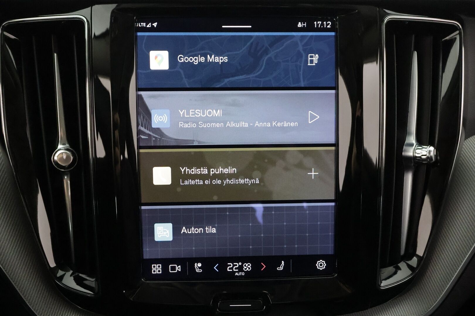 Volvo XC60 2023 T8 AWD Long Range High Performance Plus Bright aut * ACC / Panorama / Koukku / Muistipenkit / Webasto / Full LED * - Facelift / 1.Om Suomi-auto / Akku kuntotarkastettu / Kahdet renkaat aluvanteilla