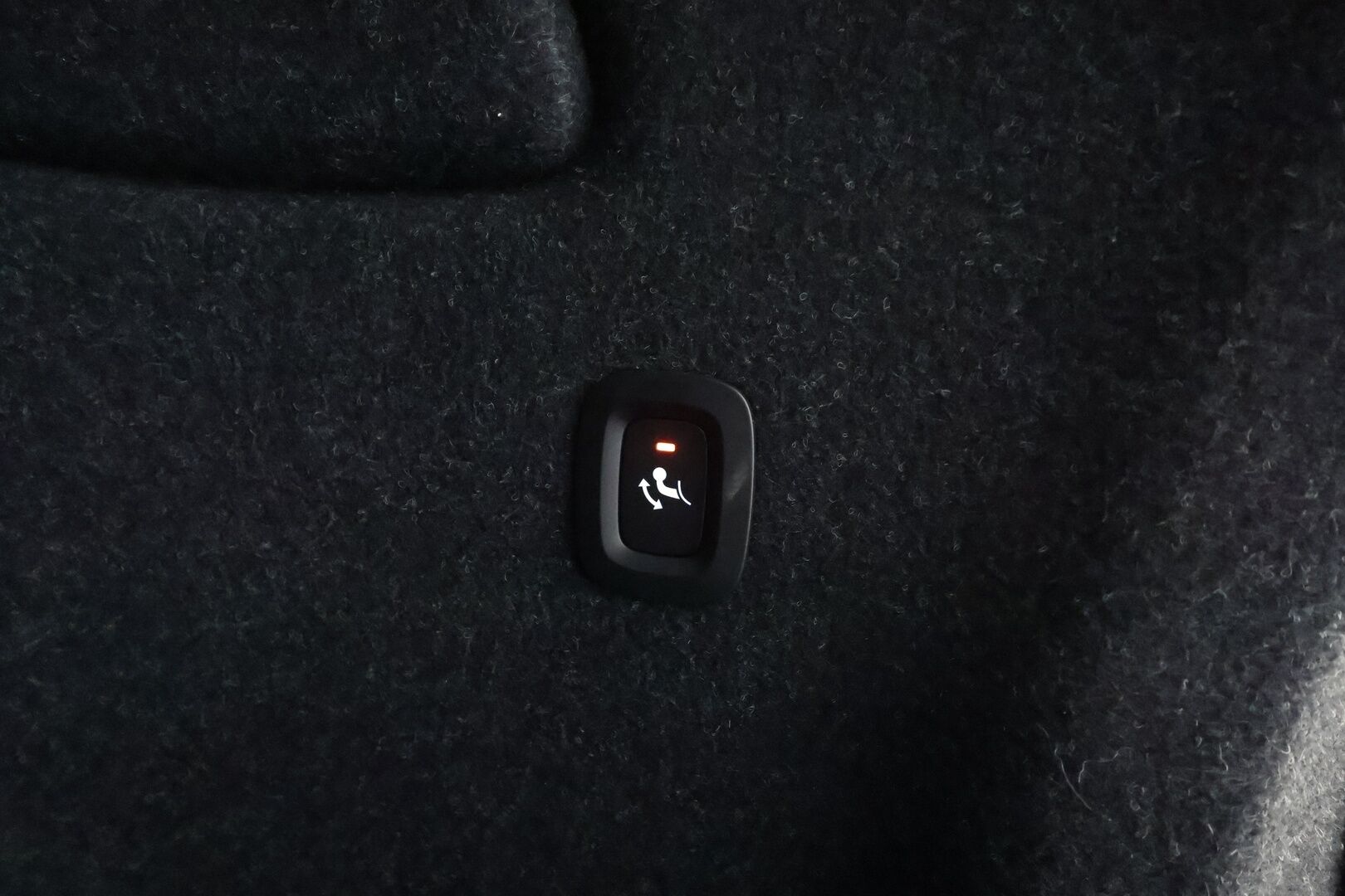 Volvo XC40 2023 Recharge Single Plus aut * ILP / Koukku / ACC / LED / P.kamera / Sportpenkki Muistilla / Navi / Kaistavahti * - 1-om Suomi-auto / Kahdet renkaat aluvanteilla / 2x Latauskaapelit / Merkkihuollot