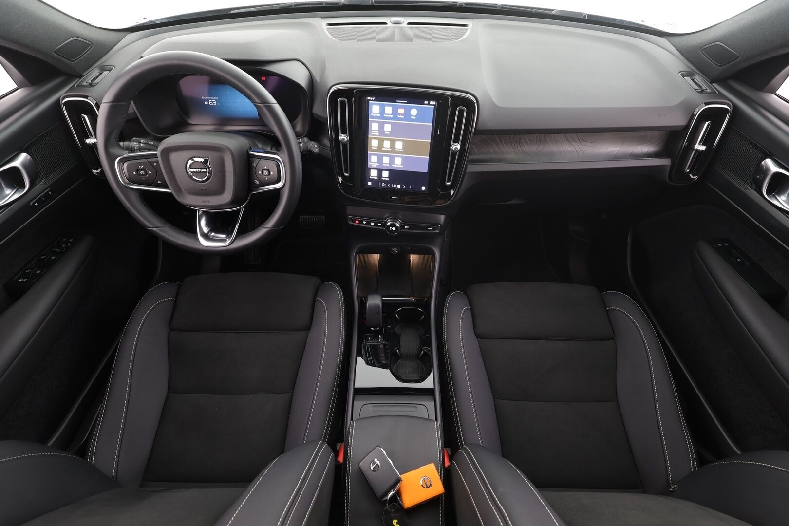 Volvo XC40 2023 Recharge Single Plus aut * ILP / Koukku / ACC / LED / P.kamera / Sportpenkki Muistilla / Navi / Kaistavahti * - 1-om Suomi-auto / Kahdet renkaat aluvanteilla / 2x Latauskaapelit / Merkkihuollot