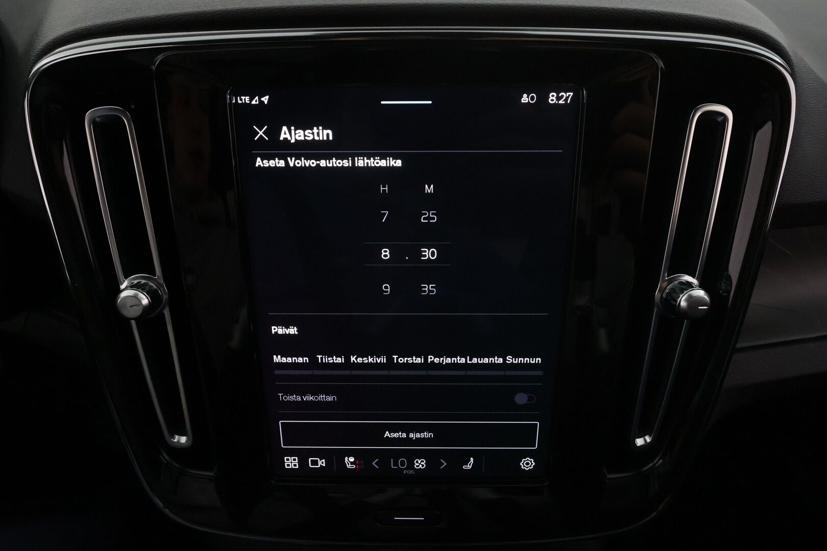 Volvo XC40 2023 Recharge Single Plus aut * ILP / Koukku / ACC / LED / P.kamera / Sportpenkki Muistilla / Navi / Kaistavahti * - 1-om Suomi-auto / Kahdet renkaat aluvanteilla / 2x Latauskaapelit / Merkkihuollot