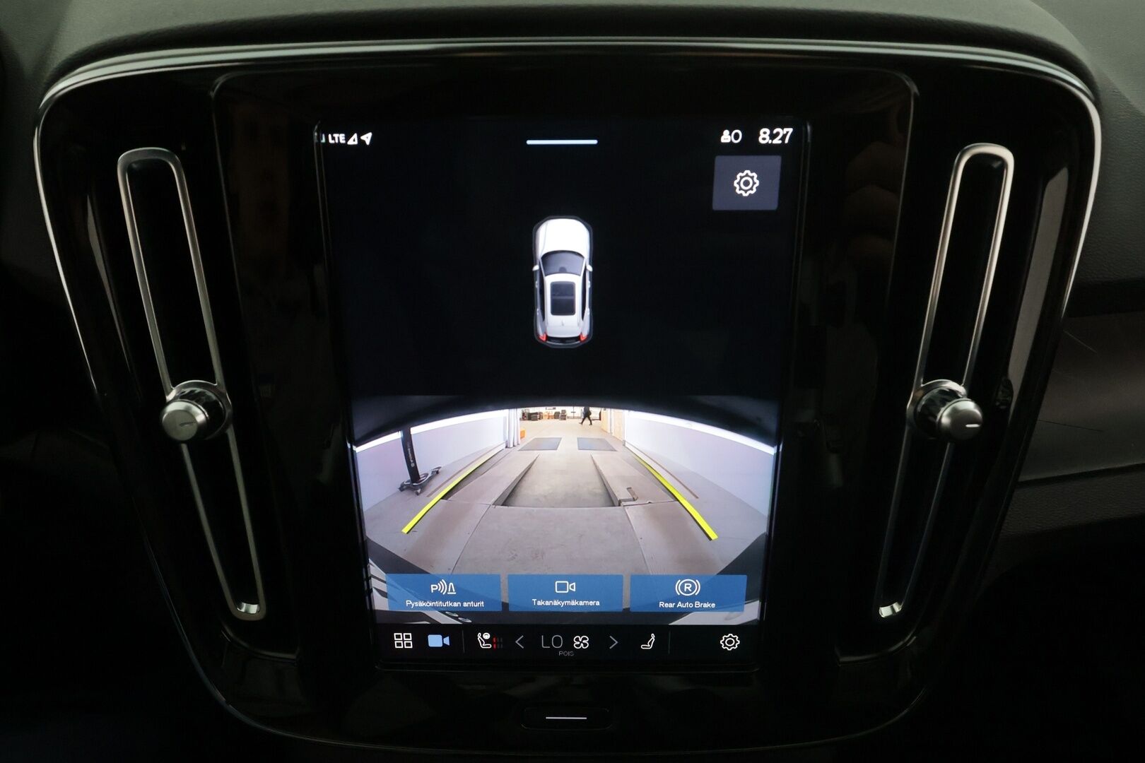 Volvo XC40 2023 Recharge Single Plus aut * ILP / Koukku / ACC / LED / P.kamera / Sportpenkki Muistilla / Navi / Kaistavahti * - 1-om Suomi-auto / Kahdet renkaat aluvanteilla / 2x Latauskaapelit / Merkkihuollot