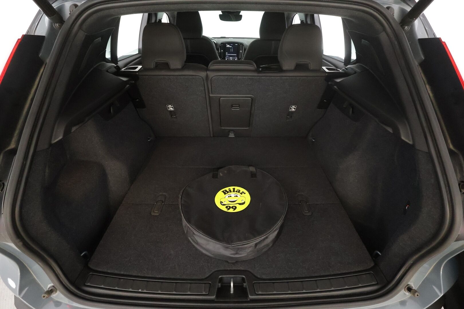 Volvo XC40 2023 Recharge Single Plus aut * ILP / Koukku / ACC / LED / P.kamera / Sportpenkki Muistilla / Navi / Kaistavahti * - 1-om Suomi-auto / Kahdet renkaat aluvanteilla / 2x Latauskaapelit / Merkkihuollot